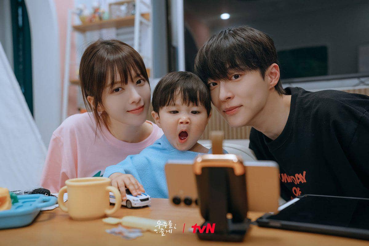 5 Koneksi Emosional Tae Hyung dan Hyun Jin di Drakor Our Universe