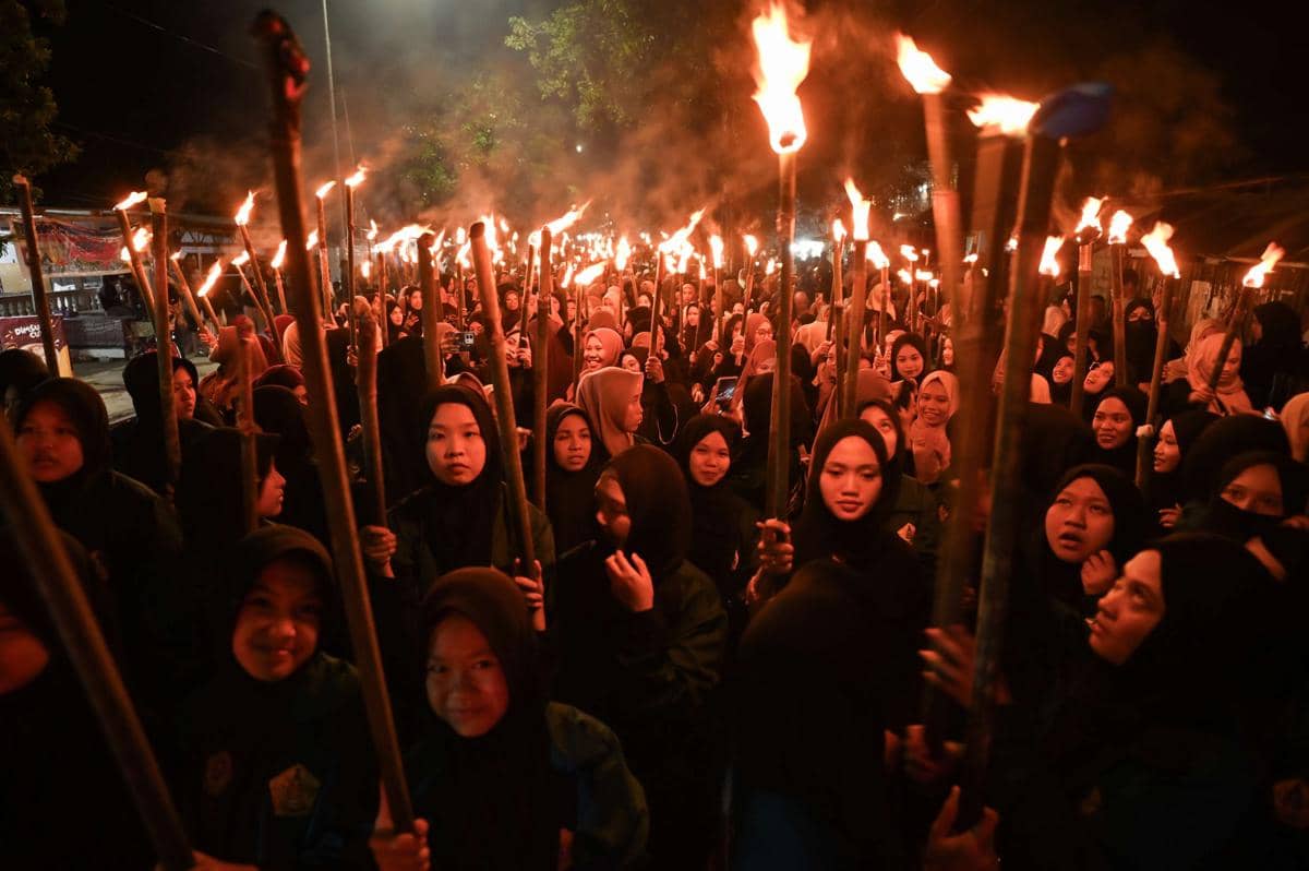 Pawai obor menyambut ramadan di Palu.