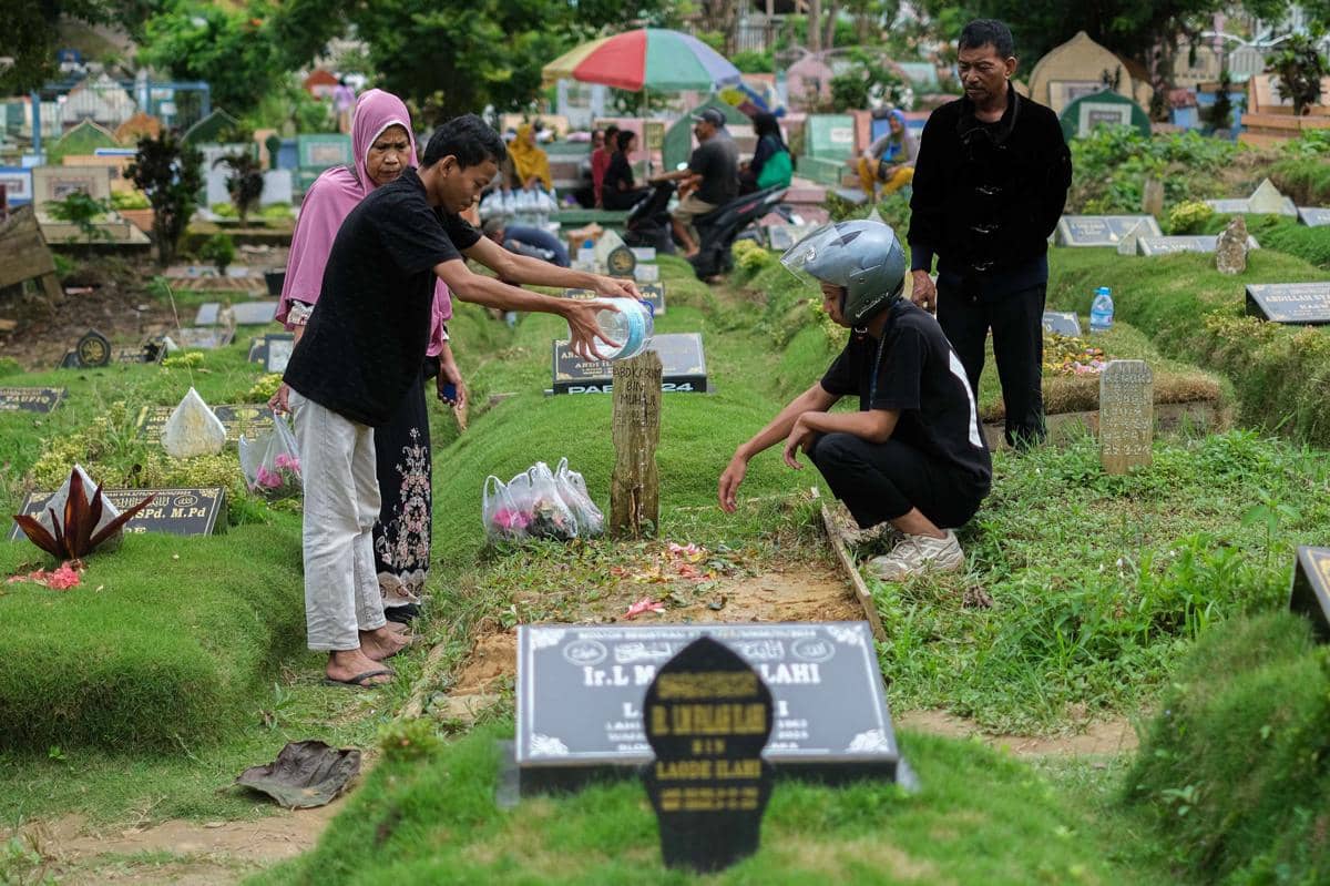 Tradisi ziarah makan di Kendari jelang ramadan.