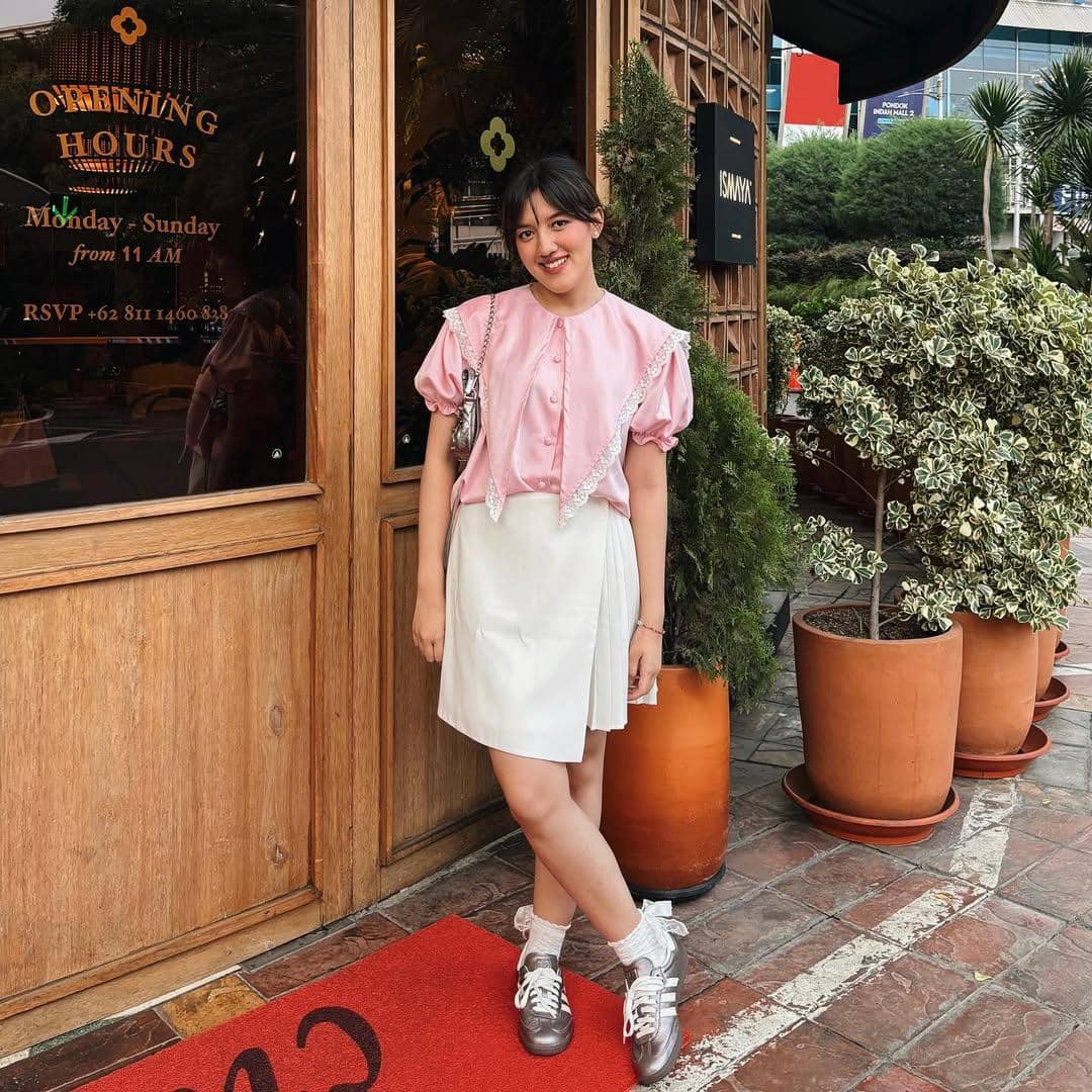 inspirasi OOTD nuansa pink ala Ify Alyssa