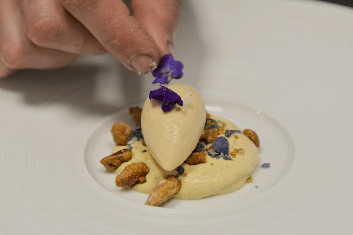 ilustrasi sup bawang putih teknik soubise