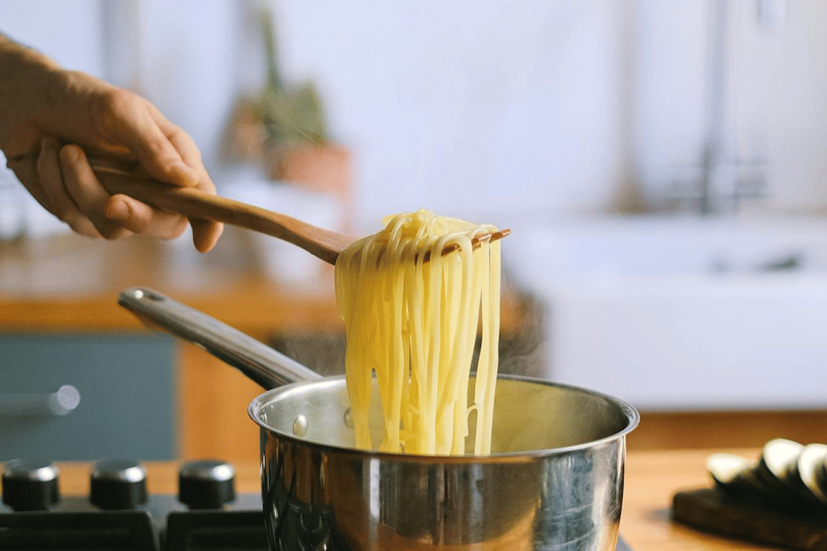 ilustrasi membuat pasta