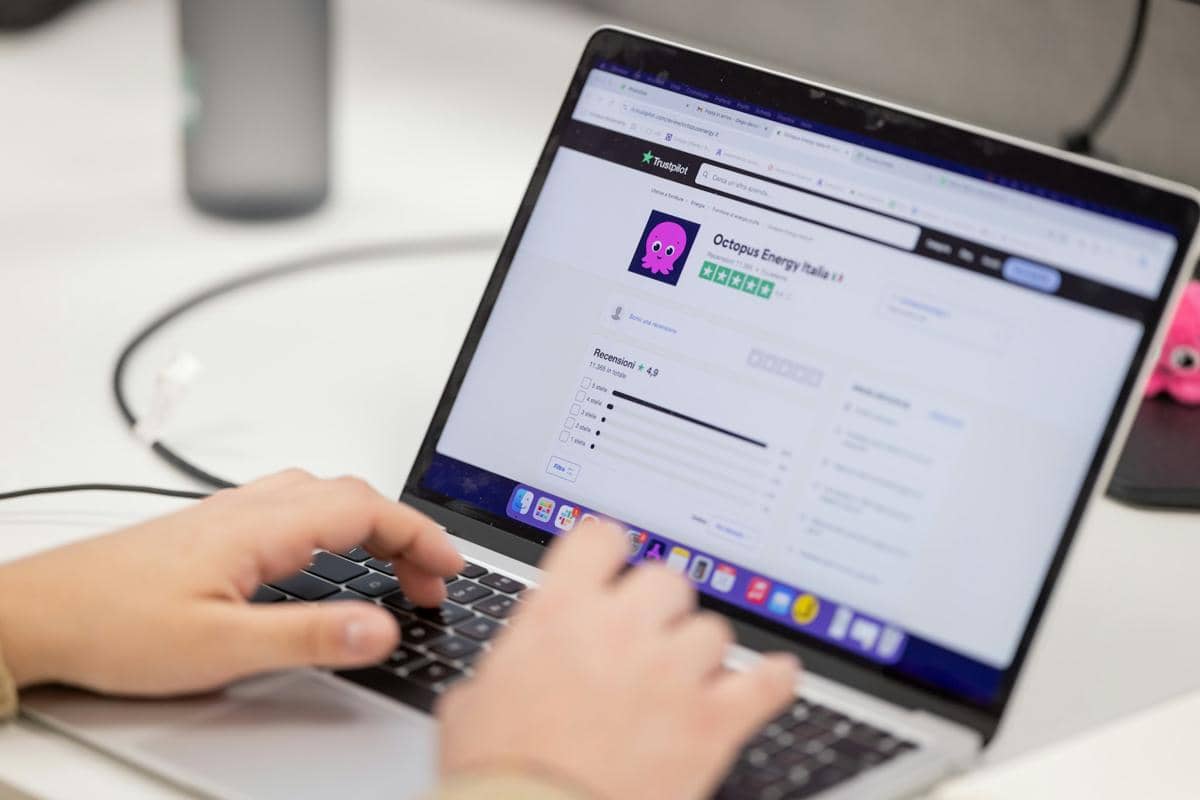 ilustrasi memberi ulasan