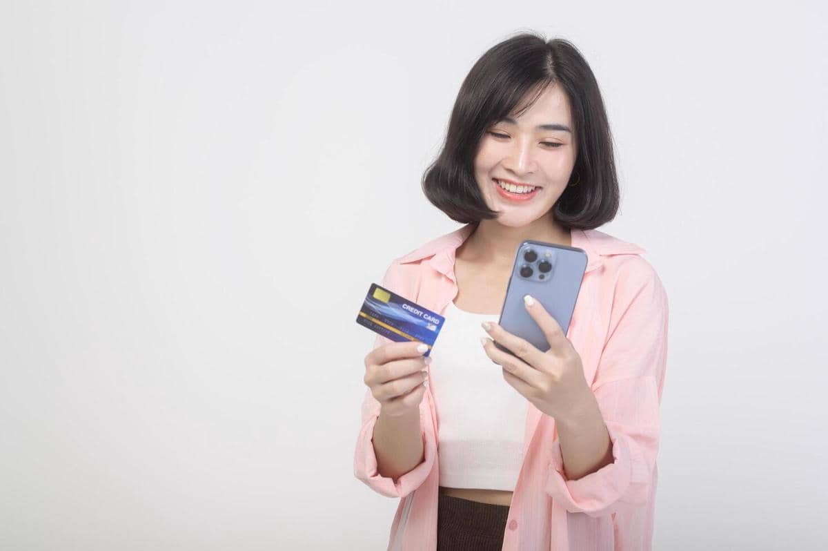 Apa Hubungan Usia Nomor HP dengan Pinjol?