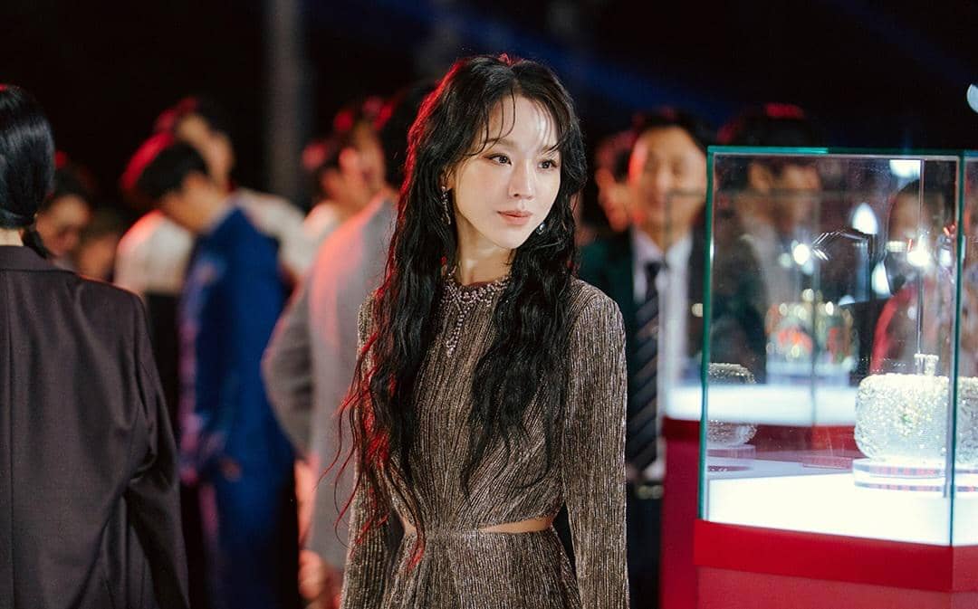 Shin Hye Sun di drama The Art of Sarah