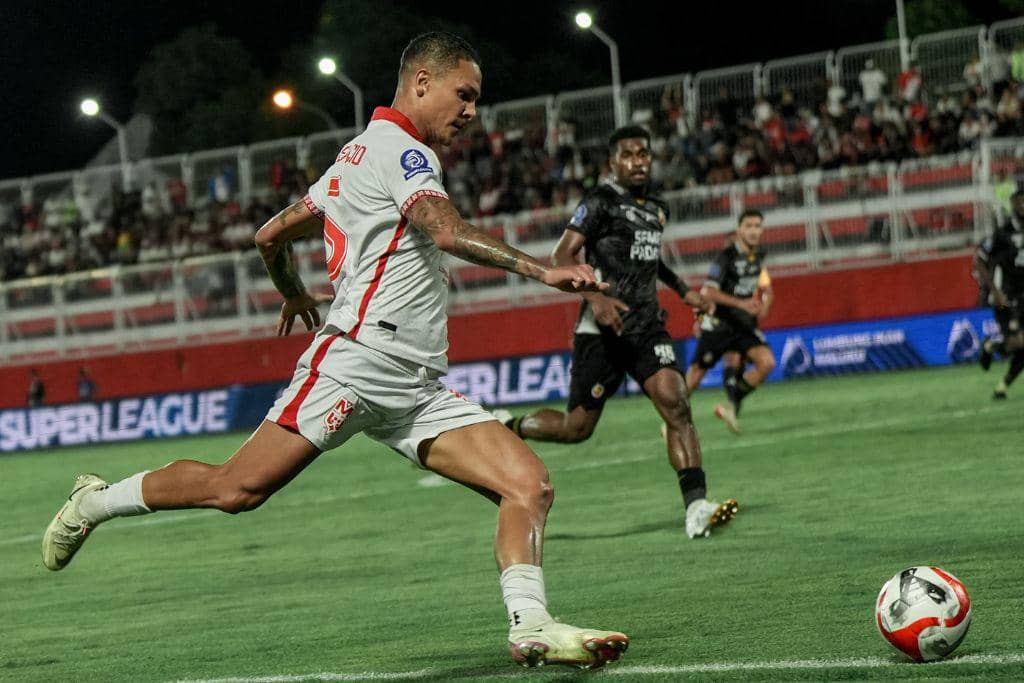 Malut United vs Semen Padang musim 2025/2026.