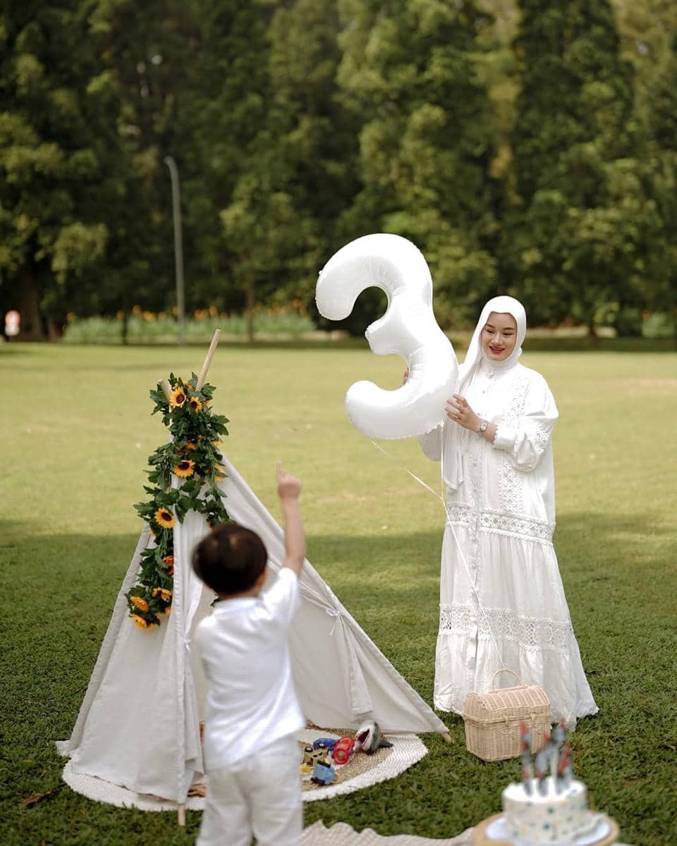 Mix and Match White Outfit ala Dinda Hauw