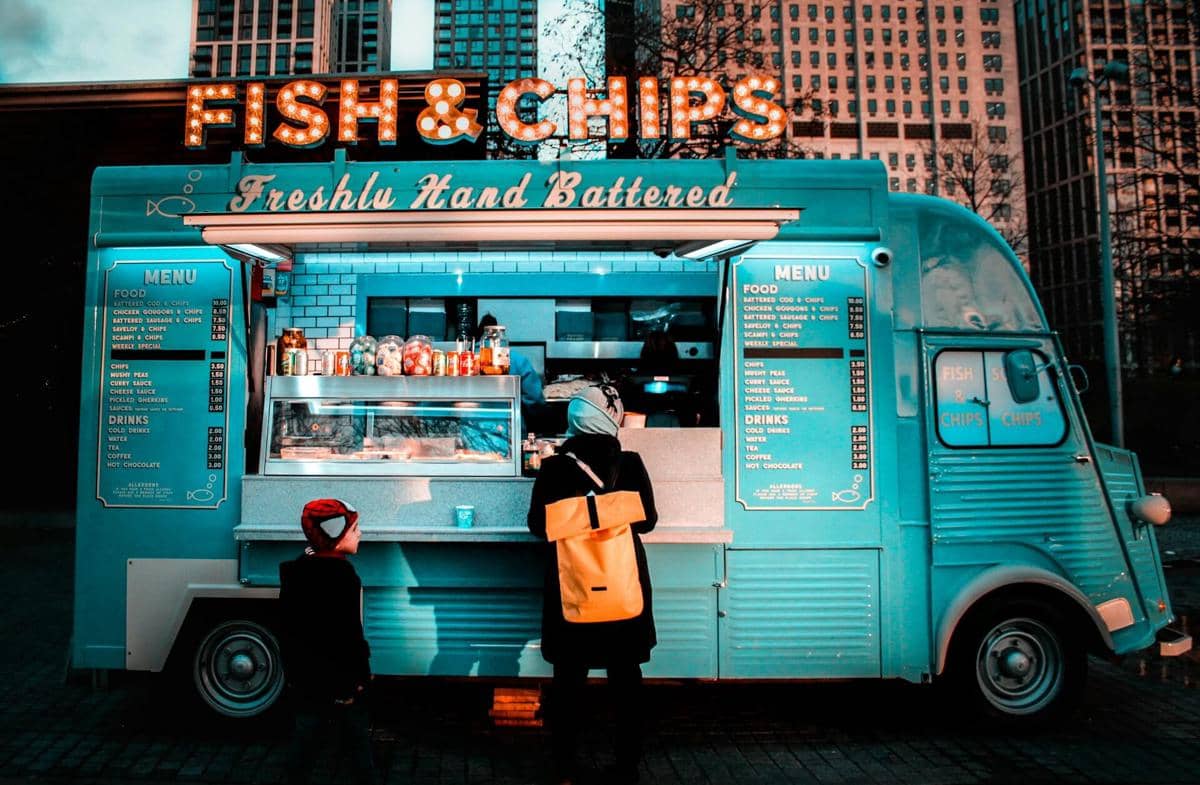 ilustrasi usaha kuliner, food truck