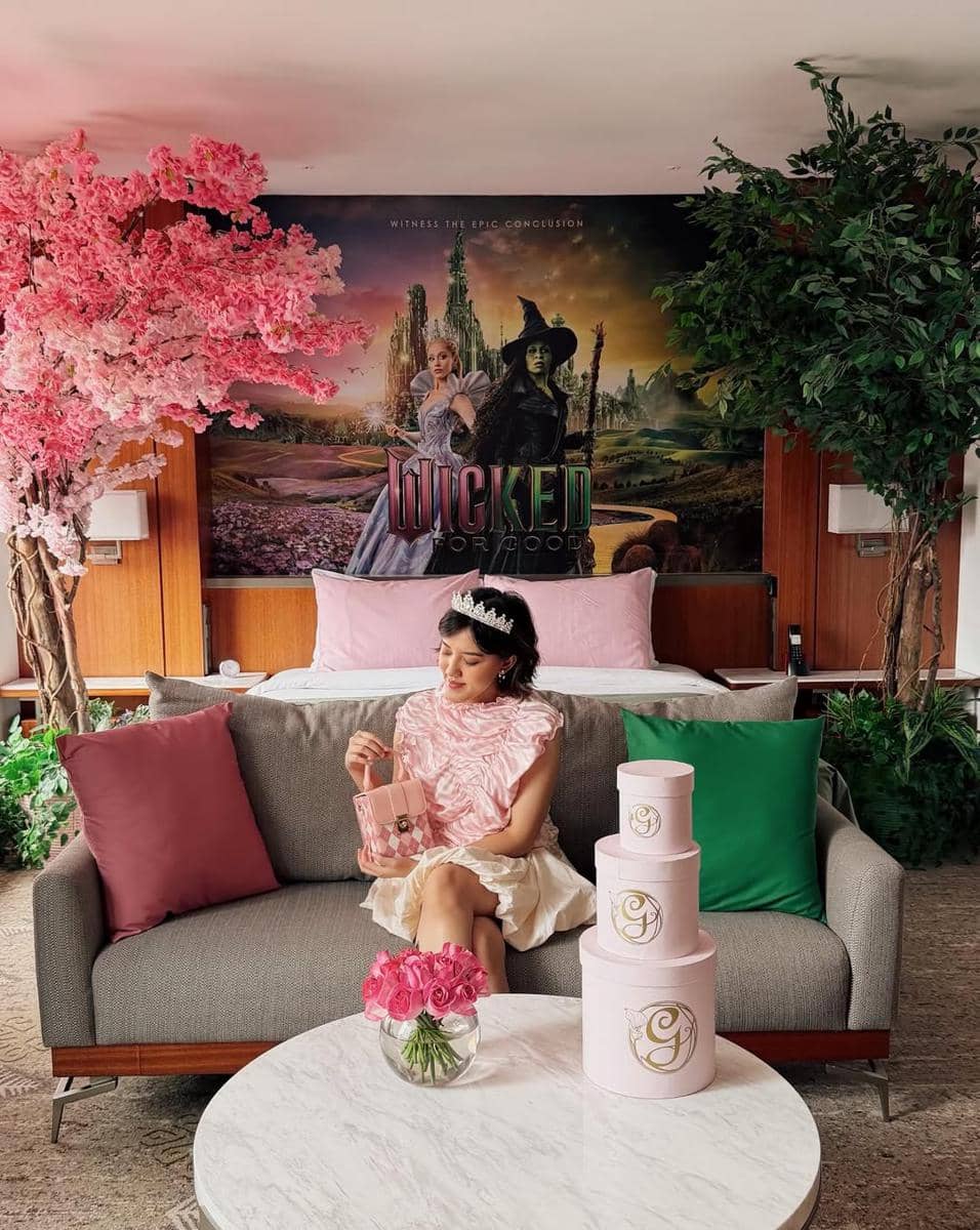 inspirasi OOTD nuansa pink ala Ify Alyssa