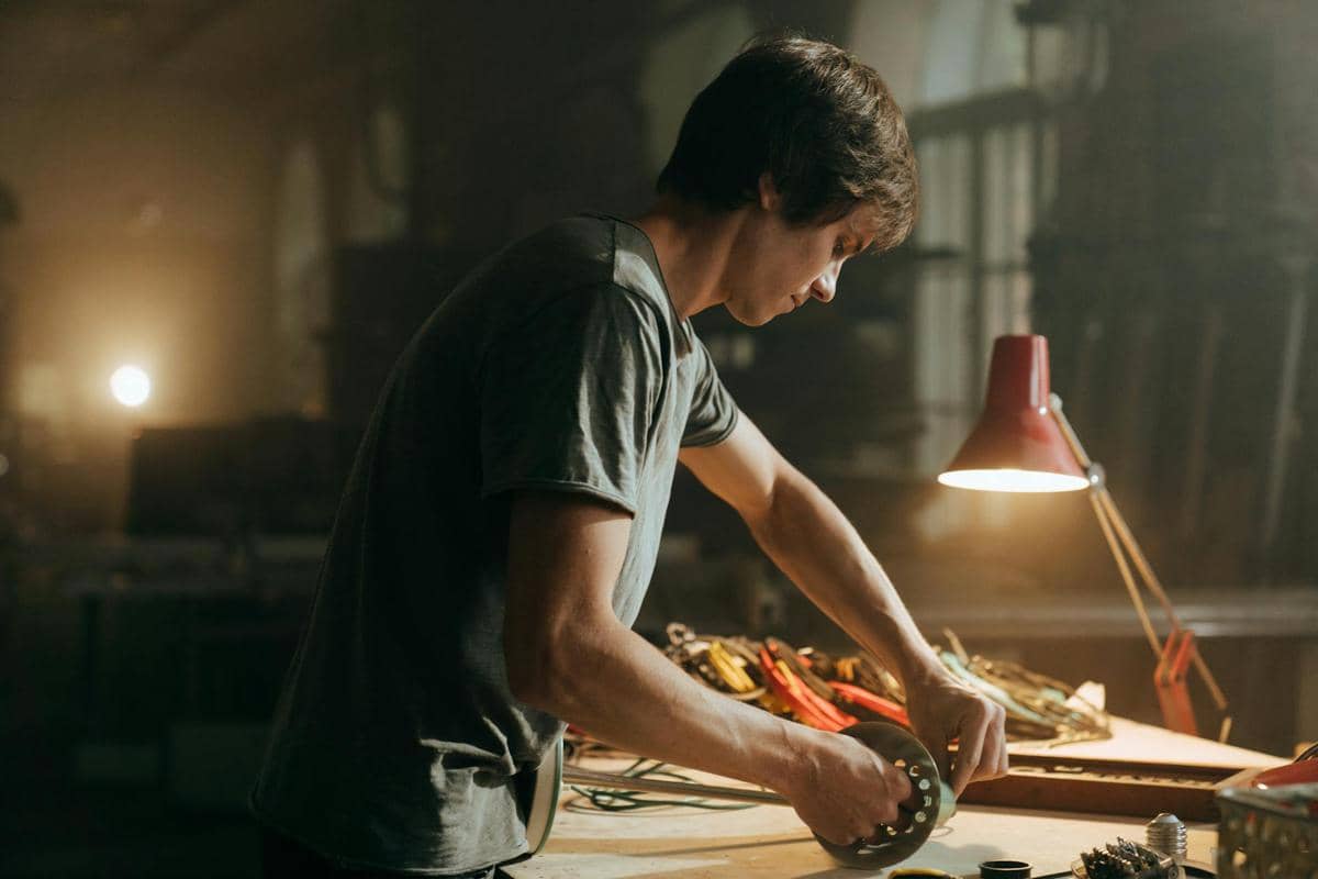 ilustrasi orang bekerja.