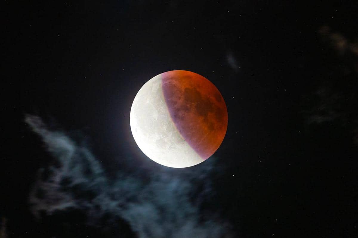 ilustrasi blood moon