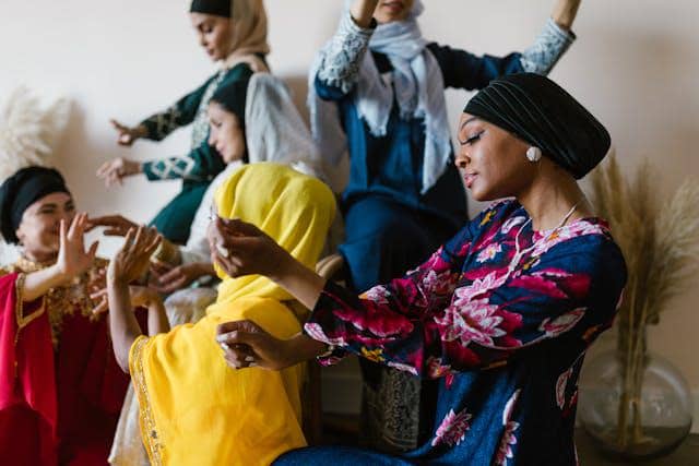 ilustrasi lingkungan yang religius 