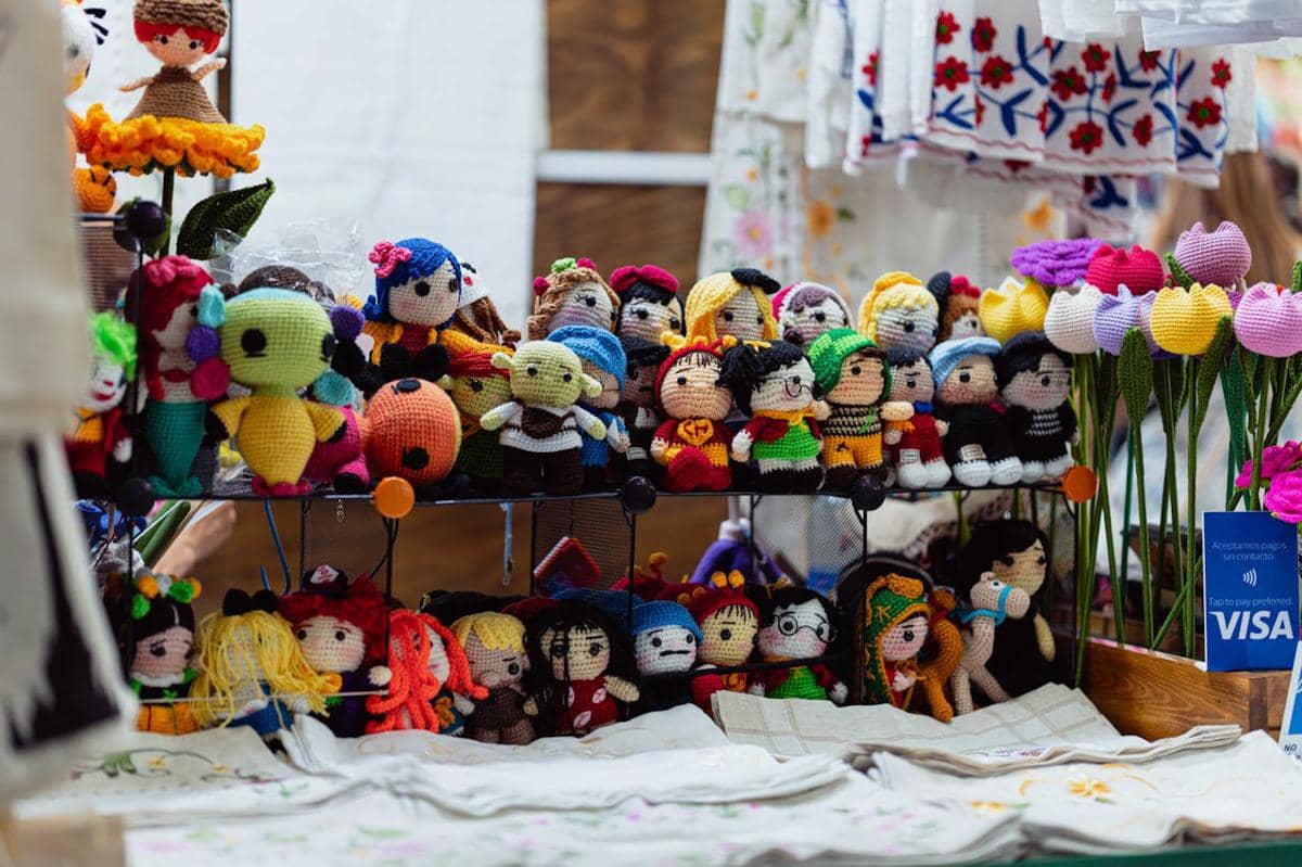 ilustrasi boneka rajutan