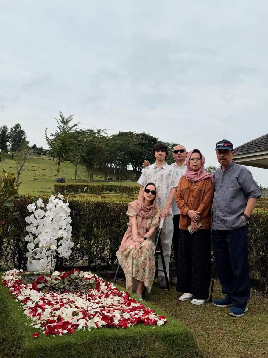 BCL berziarah ke makam mendiang Ashraf Sinclair