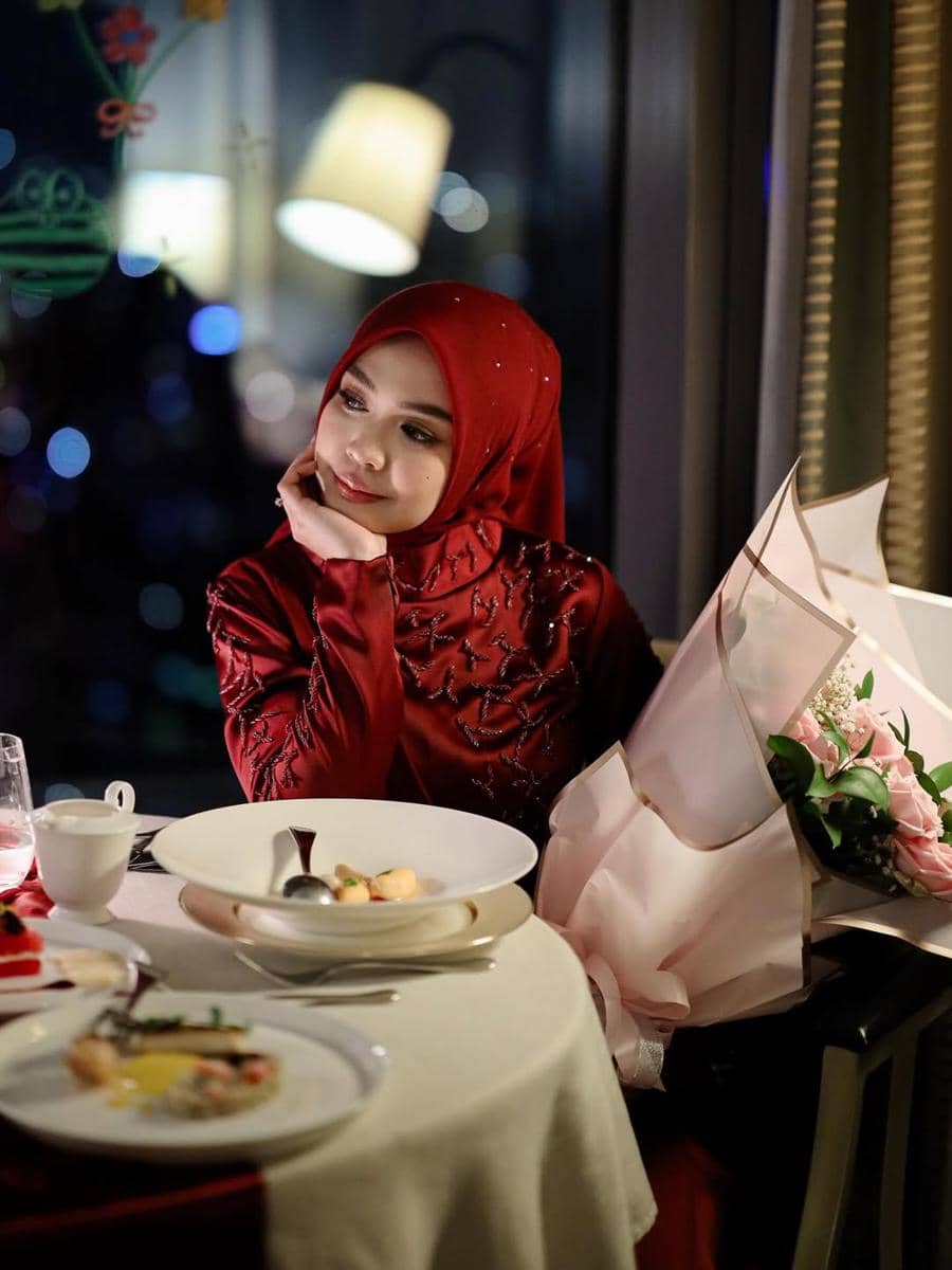 Ria Ricis dan Moana saat makan malam.