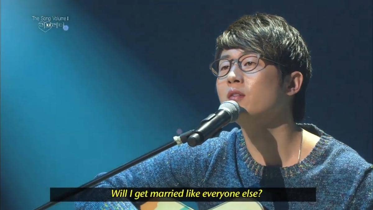 Coffee Boy membawakan "Will I Get Married?"