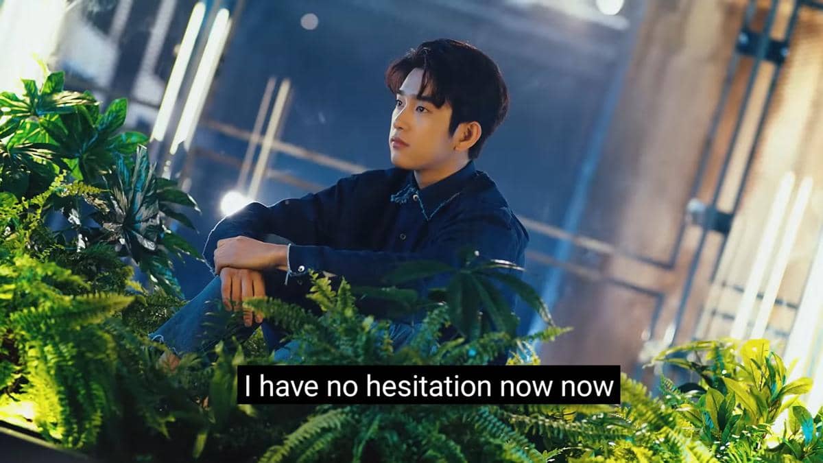 cuplikan MV "Never Ever"