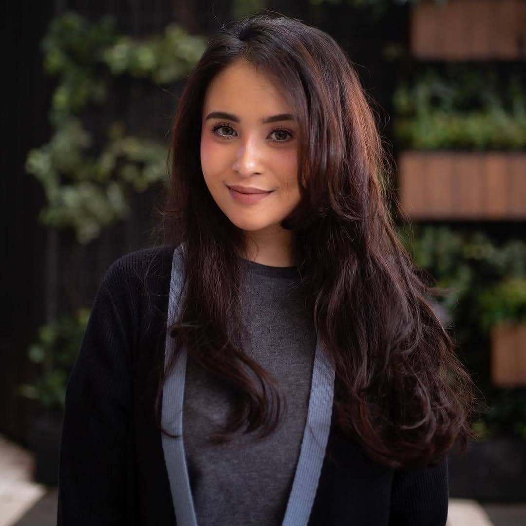 inspirasi flawless makeup look ala Ayushita 