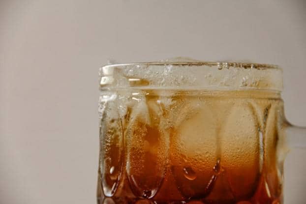 7 Risiko Minum Es Teh Manis saat Buka Puasa, Pilih Air Putih Saja