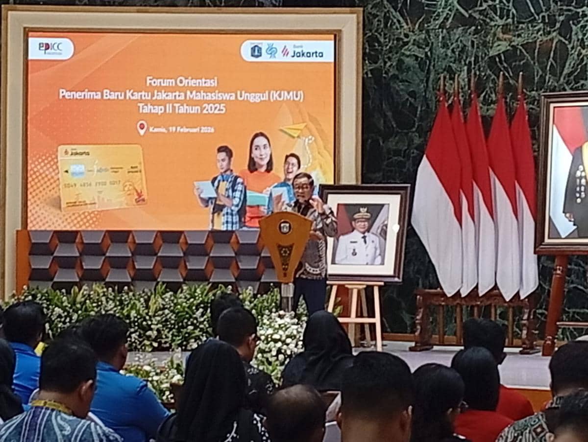 Gubernur DKI Jakarta Pramono Anung melakukan orentasi penerima baru KJMU di Balai Kota, Kamis (19/2/2026).