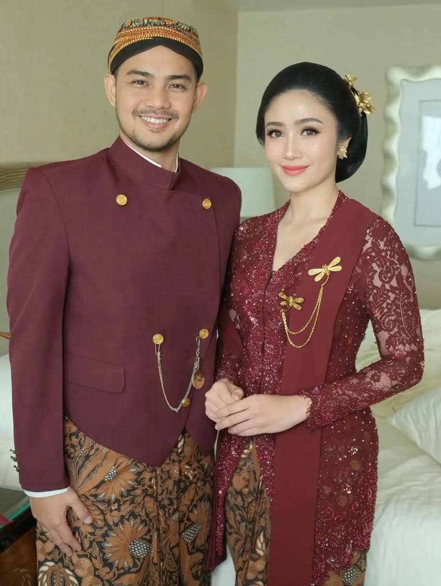 gaya Febby Rastanty di pernikahan adiknya