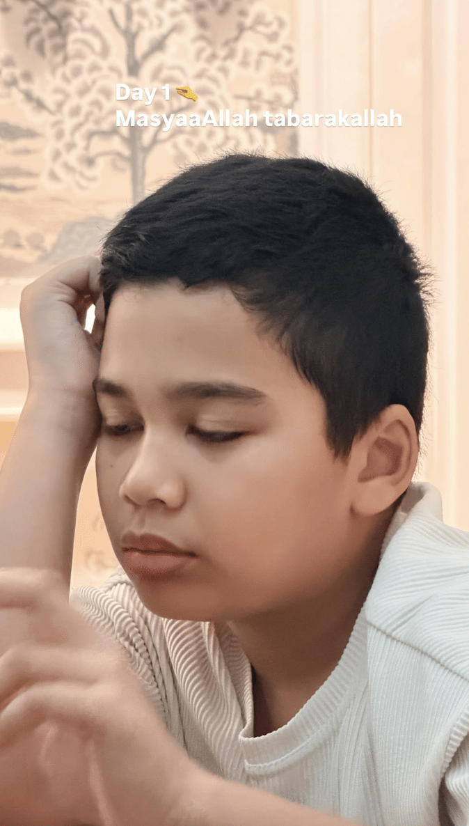 momen sahur pertama artis