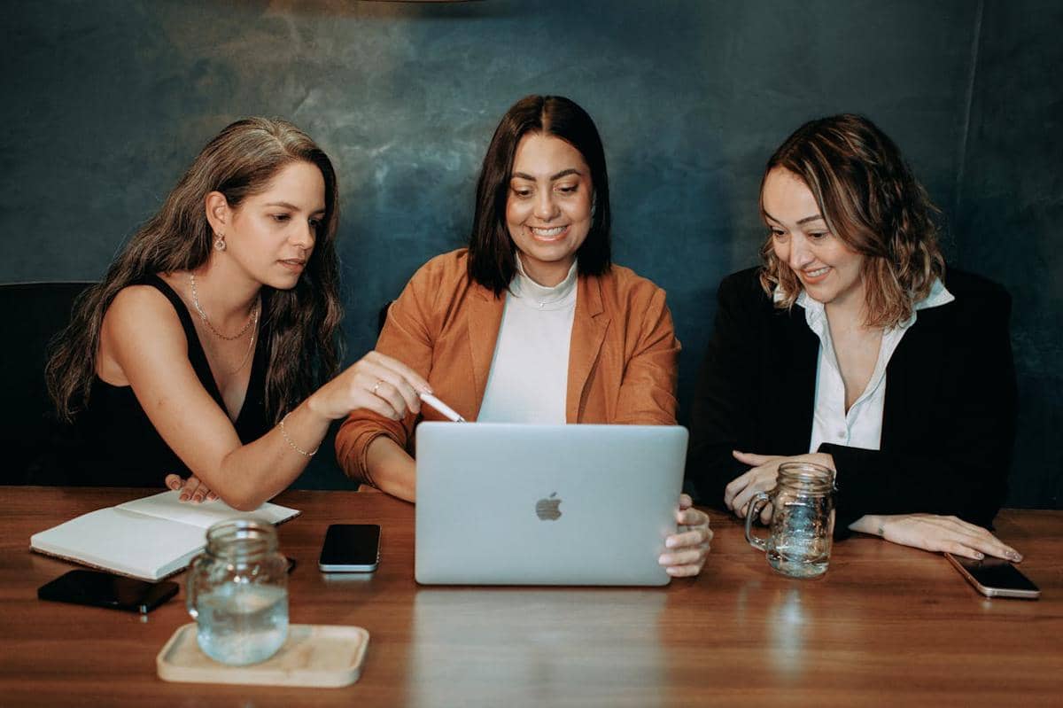 ilustrasi diskusi kerja