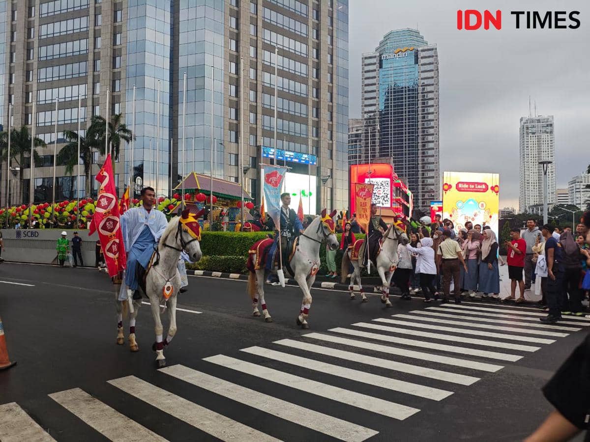 Potret kemeriahan pawai Imlek di acara “Ride to Luck” (Join the Journey, Catch the Luck) pada Selasa (17/2/2026) di SCBD