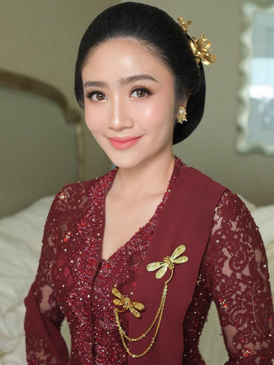 gaya Febby Rastanty di pernikahan adiknya