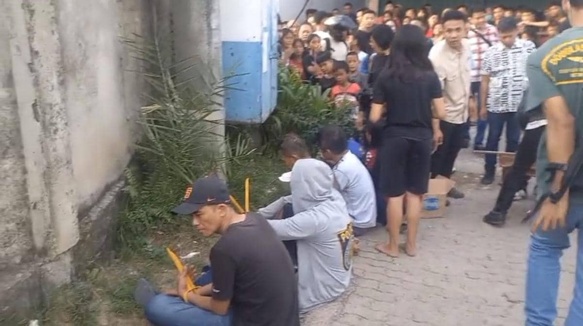 5 orang pria di ringkus polisi di lokasi kampung narkoba Palembang