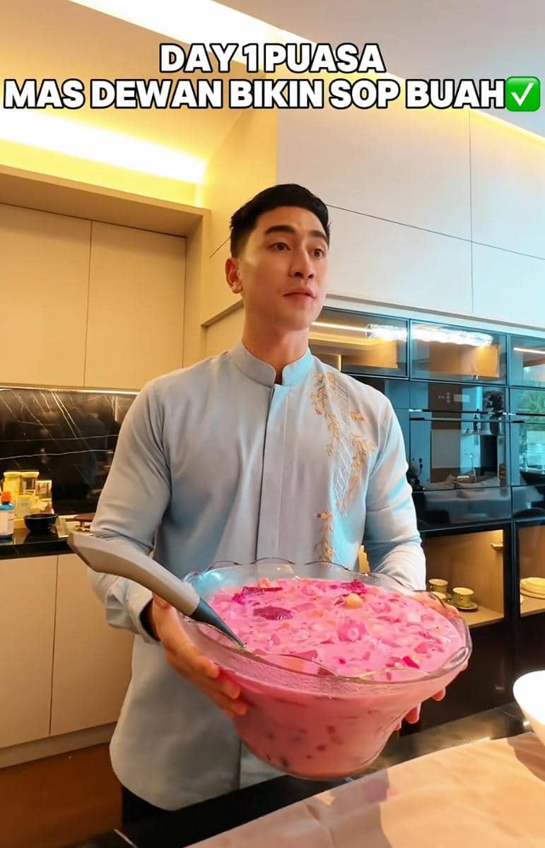 potret artis buka puasa perdana di Ramadan 2026