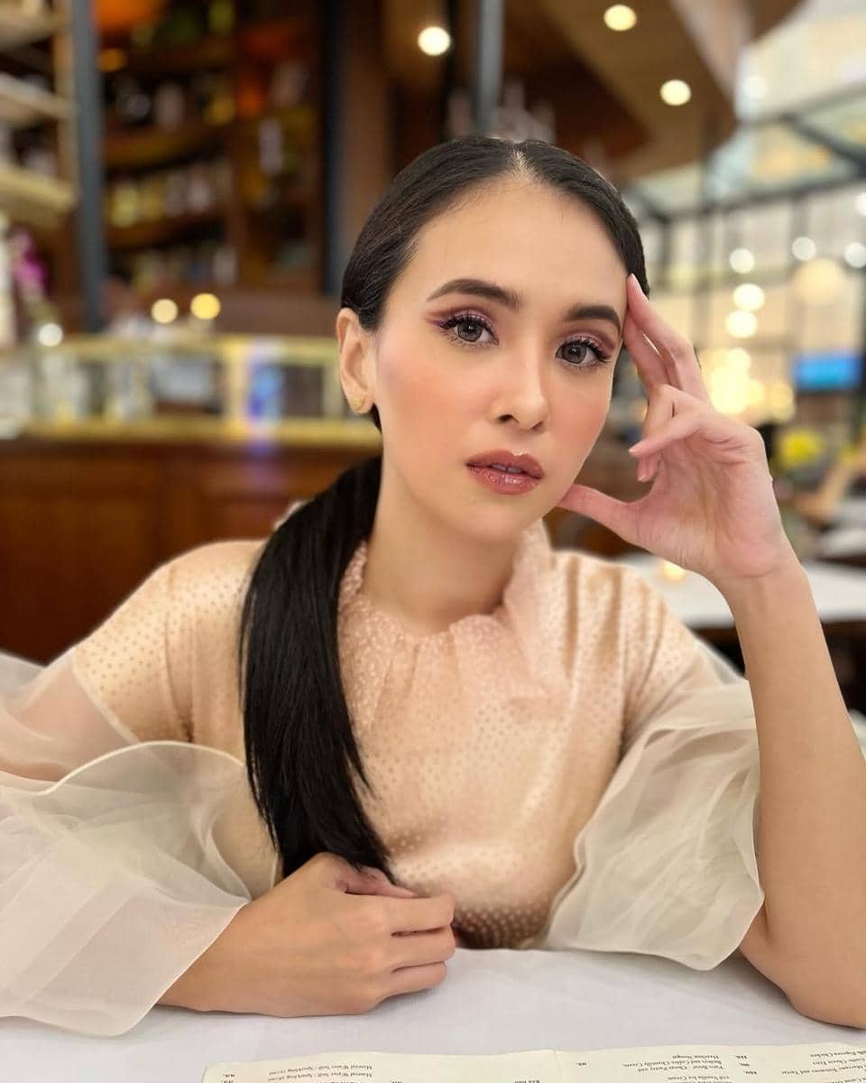 inspirasi flawless makeup look ala Ayushita 