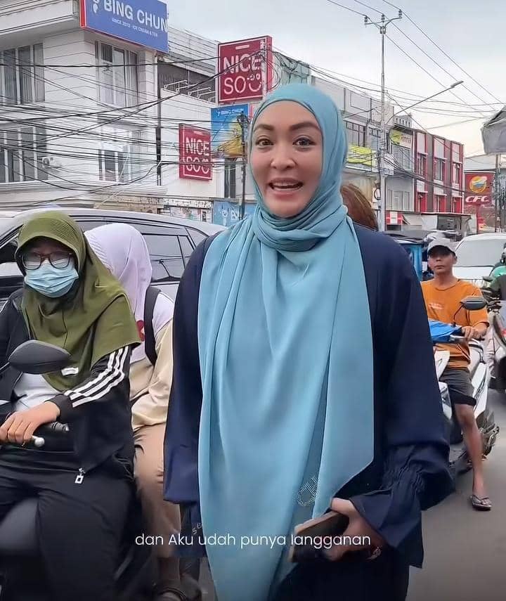 potret Angelina Sondakh belanja di Pasar Kebayoran