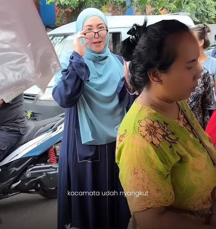 potret Angelina Sondakh belanja di Pasar Kebayoran