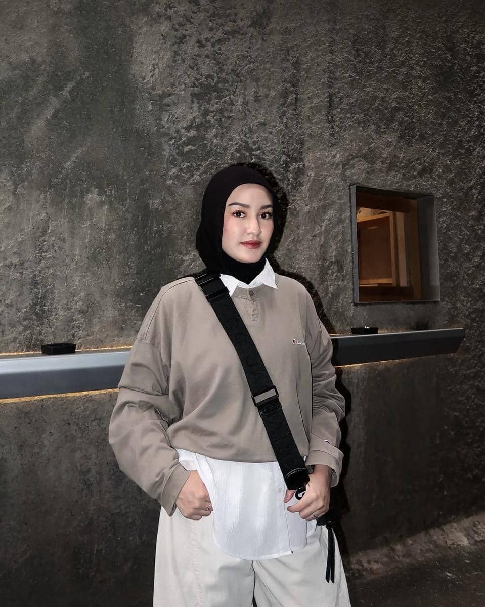 ide outfit saat rainy day ala Jihan Rifa