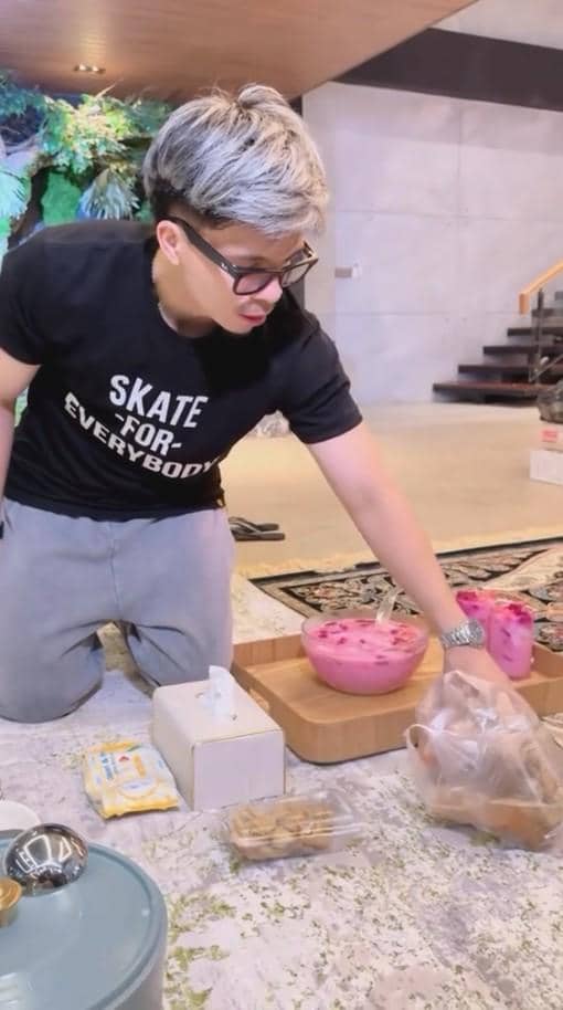 Buka Puasa Atta dan Aurel