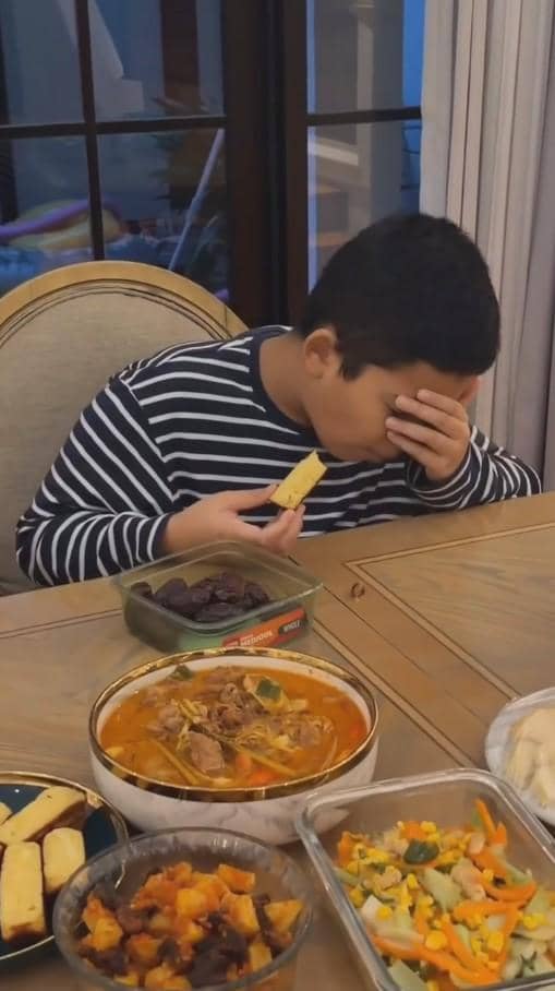 Buka puasa keluarga Shireen Sungkar