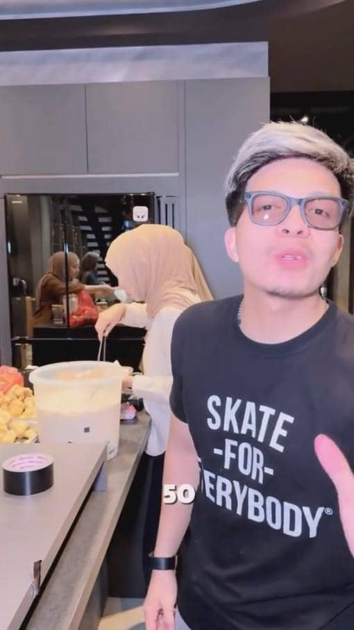 Buka Puasa Atta dan Aurel