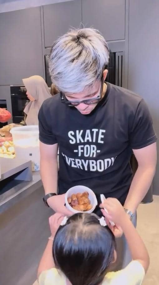 Buka Puasa Atta dan Aurel