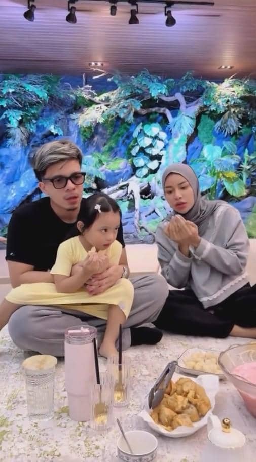 Buka Puasa Atta dan Aurel