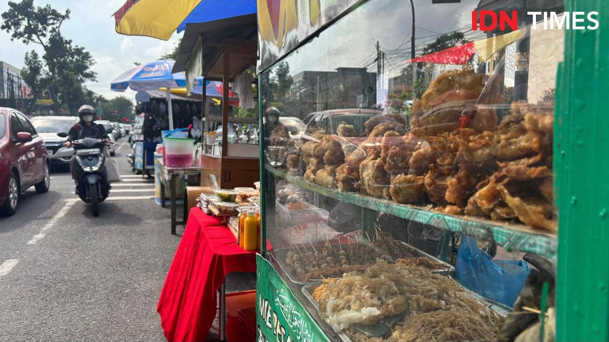 Pedagang takjil di depan masjid al-jihad(mangara wahyudi)