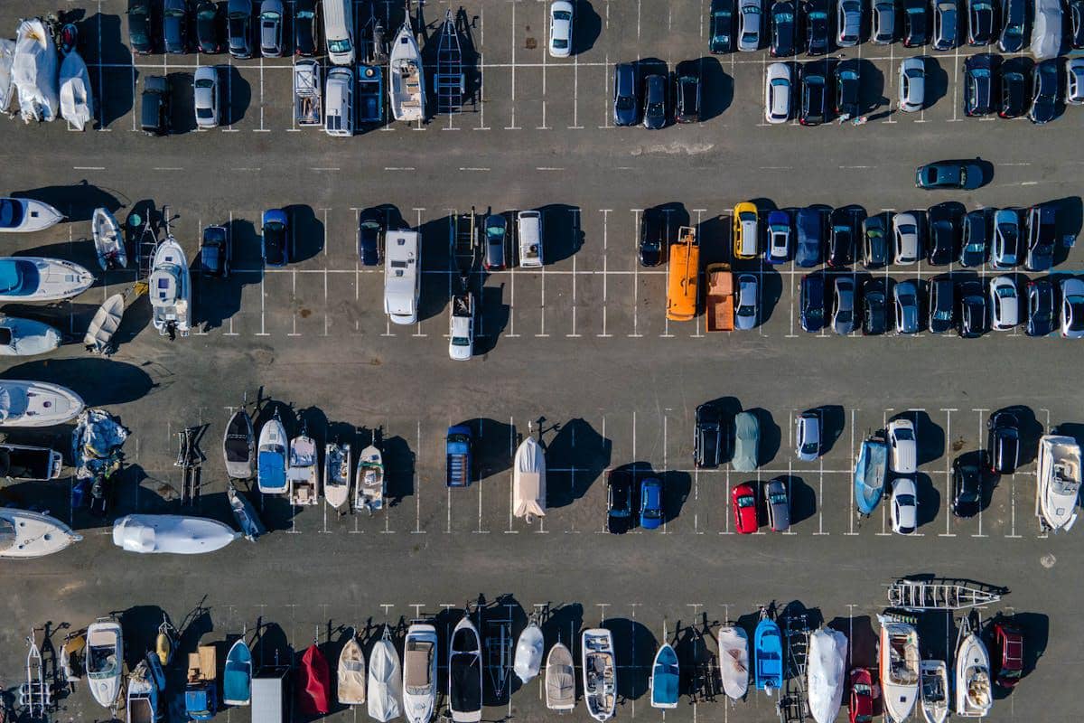 ilustrasi parkir mobil