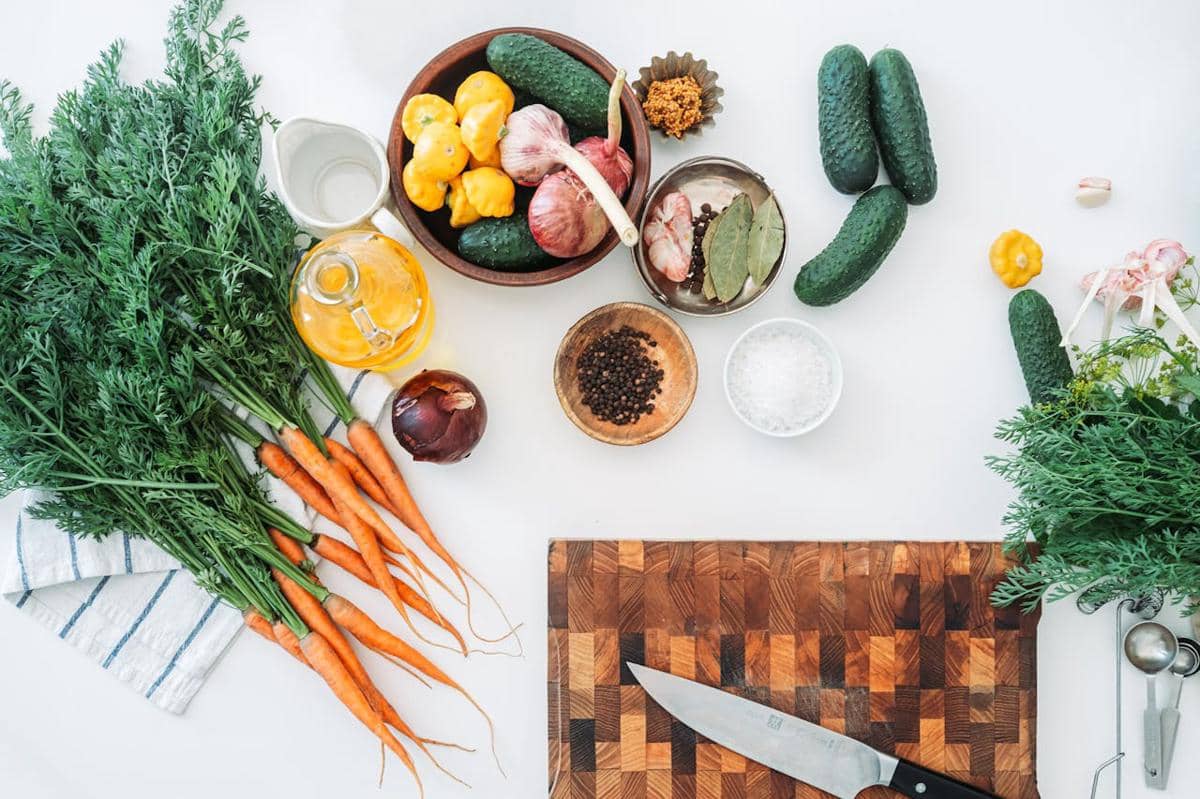 ilustrasi bahan-bahan untuk membuat omelet, frittata, quiche