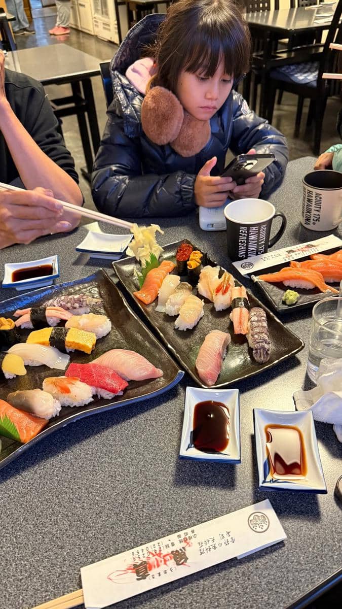 Boy William menikmati liburan musim dingin di Jepang