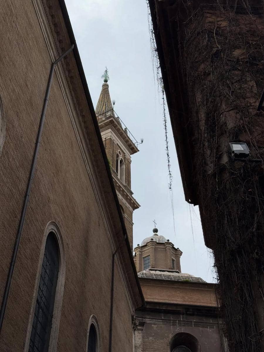 Cinta Brian berkeliling kota Roma bareng Gisella Anastasia