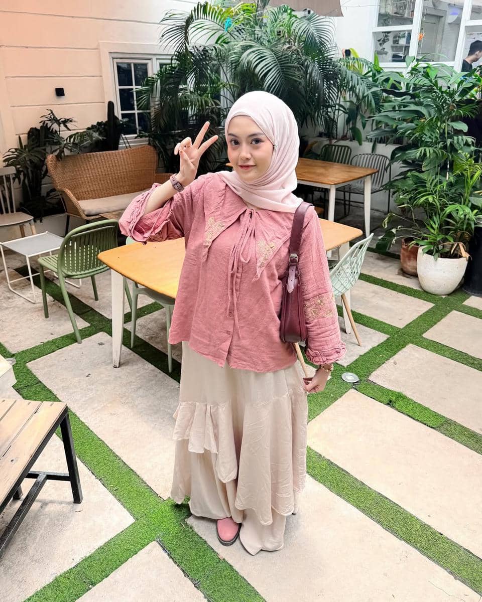 outfit ala Revina Habilia 