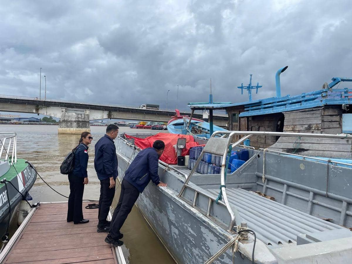 Bareskrim Sita 1 Kapal Angkut Pasir Timah ke Malaysia di Bangka 