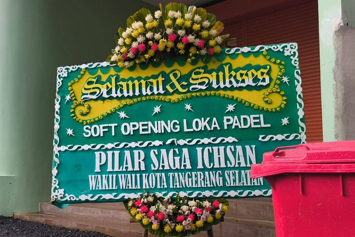 Loka Padel di Serpong Disegel, Ada Karangan Bunga Ucapan dari Pilar (Dok. IDN Times/mba)