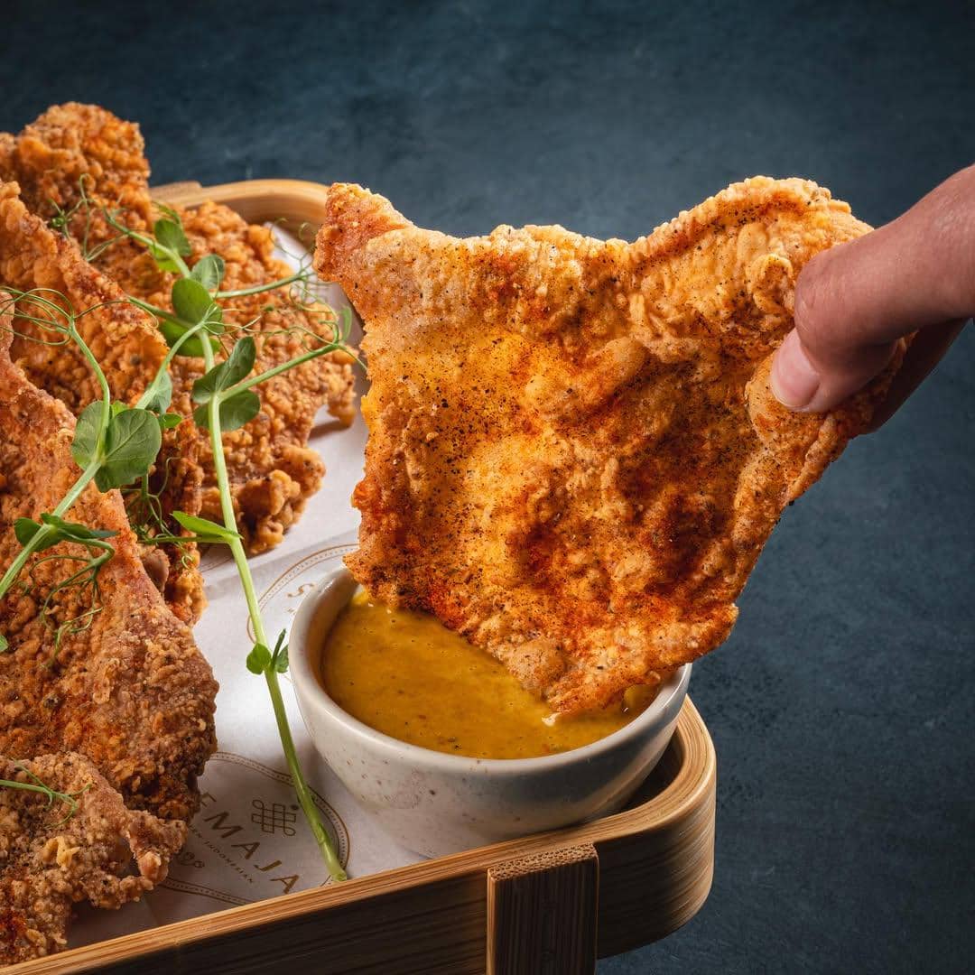 Potret menu Kulit Ayam Renyah Pedas di Semaja 