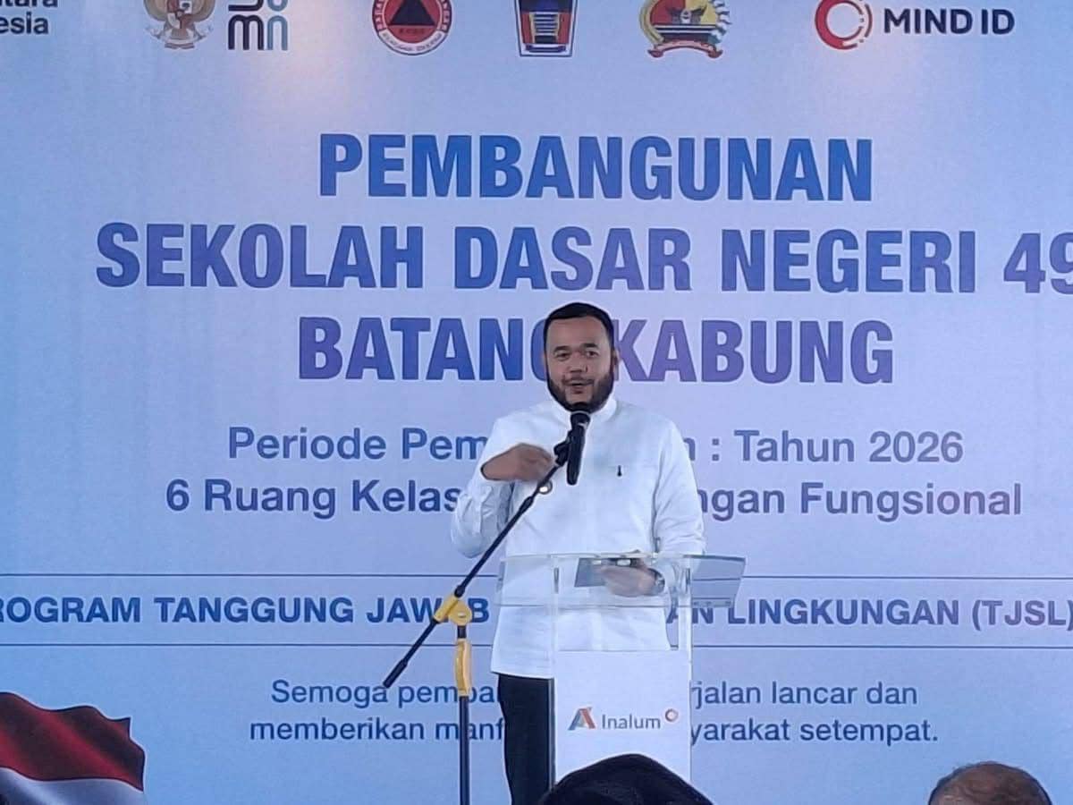 Wali Kota Padang, Fadli Amran memberikan sambutan.